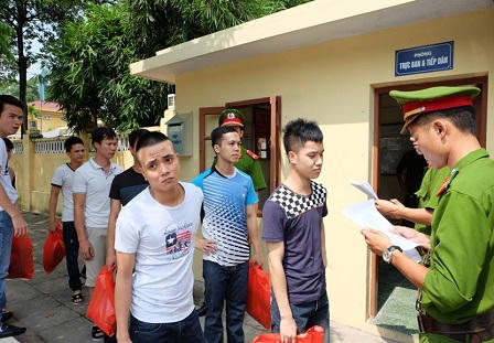 Phạm nhân được đặc xá xúc động về với gia đình