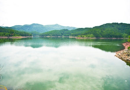 Hồ Khuôn Thần - điểm dã ngoại hấp dẫn cuối tuần gần Hà Nội