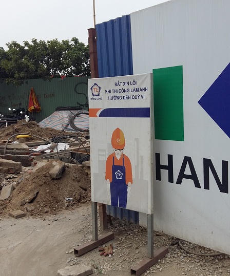 Cận cảnh vụ rơi dầm thép khổng lồ trên đường Trần Duy Hưng