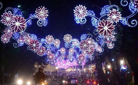 Đua nhau “tô son, trát phấn” Thủ đô