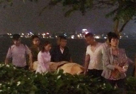 Thi thể nữ giới nổi trên mặt Hồ Tây