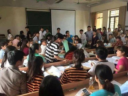 Quạt trần rơi trúng 2 sinh viên Đại học Thương mại