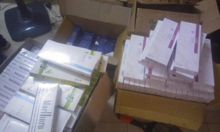 Hà Nội: Bắt giữ lô thuốc lá lớn ngụy trang bằng thùng mỳ tôm