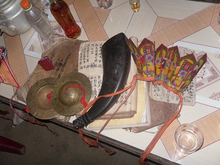 Huyền bí tục "xin chứng nhận trưởng thành" từ người âm