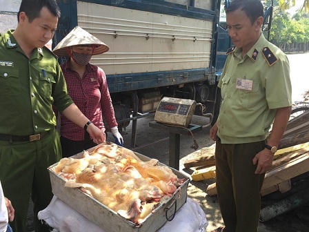 Tiếp tục phát hiện gần 4 tấn thực phẩm đông lạnh không rõ nguồn gốc