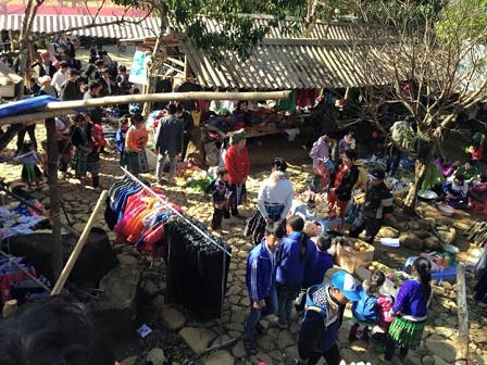 Sin Suối Hồ - Nơi lưng chừng mây...