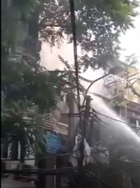 Cháy lớn đầu phố cổ, bơm nước hồ Hoàn Kiếm để dập lửa