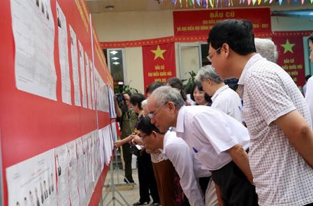 Ảnh đẹp về cử tri Hà Nội trong ngày hội non sông