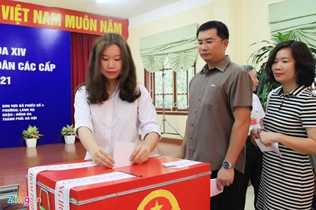 Ảnh đẹp về cử tri Hà Nội trong ngày hội non sông