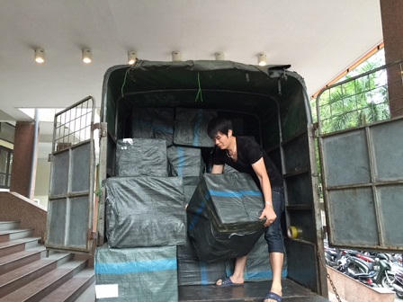 Phá 'kho' thuốc lá lậu 'khủng' ở Hà Nội