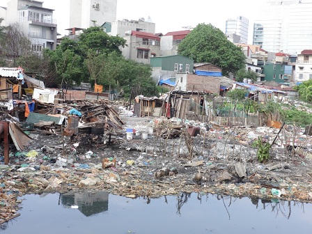 Ao hồ Hà Nội bị “bức tử”