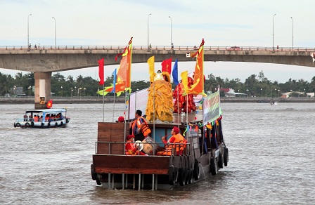 Tưng bừng Ngày hội Du lịch chợ nổi Cái Răng