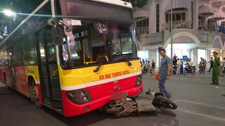 Xe buýt đâm chết một phụ nữ bên hồ Hoàn Kiếm, Hà Nội