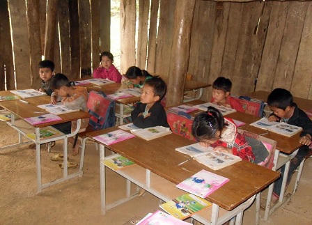 Trẻ Sán Séo Tỷ cơm không đủ ăn, đi bộ 2 giờ mới đến lớp