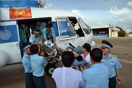 Những chuyến bay bão táp vượt biển cứu người