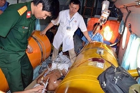 Những chuyến bay bão táp vượt biển cứu người