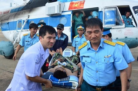 Những chuyến bay bão táp vượt biển cứu người