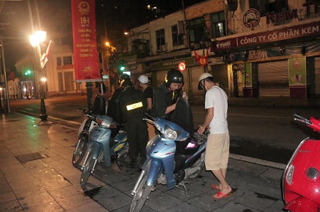 Hà Nội: Ám ảnh trò chơi 'tốc độ tử thần' của 'quái xế'