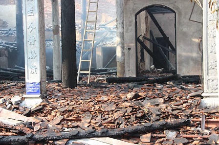 Toàn cảnh vụ cháy chùa Tĩnh Lâu, phố Trích Sài