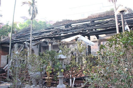 Toàn cảnh vụ cháy chùa Tĩnh Lâu, phố Trích Sài