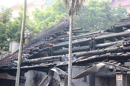 Toàn cảnh vụ cháy chùa Tĩnh Lâu, phố Trích Sài