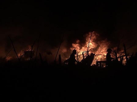 Hà Nội cháy rụi 3 xưởng trong đêm