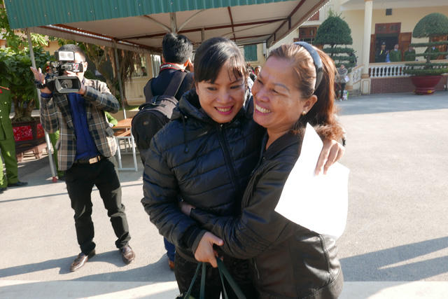 Những “giọt nước mắt hạnh phúc” trong dịp đặc xá 2016