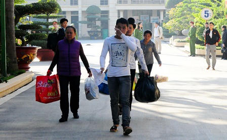 Những “giọt nước mắt hạnh phúc” trong dịp đặc xá 2016