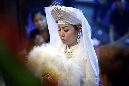 Chuyên gia tâm thần học hé lộ những bí ẩn của lên đồng