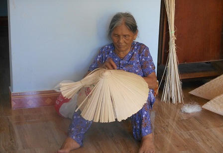 Độc đáo phiên chợ 'chung tình' trong bóng đêm