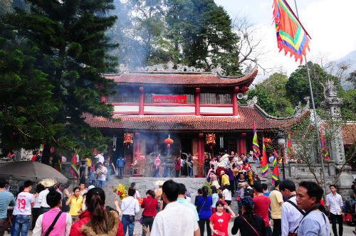 Về miền thờ Mẫu Tây Thiên