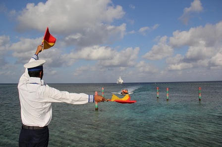 Hình ảnh đẹp trong chuyến thăm Trường Sa của kiều bào