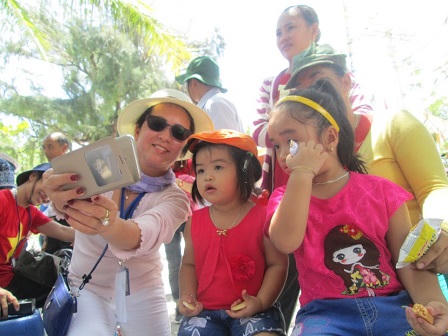 Hình ảnh đẹp trong chuyến thăm Trường Sa của kiều bào