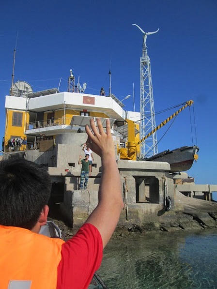 Hình ảnh đẹp trong chuyến thăm Trường Sa của kiều bào