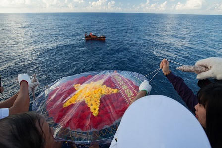 Hình ảnh đẹp trong chuyến thăm Trường Sa của kiều bào