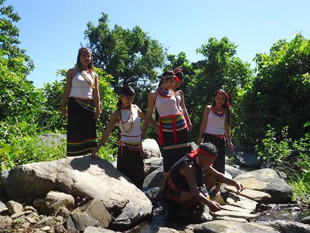 Người Cor ăn Tết Xa A - Ní