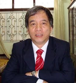 Người đi lễ hội đang đặt nặng chữ 'Lộc'