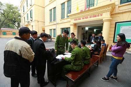 Các nữ bị cáo khóc nức nở tại tòa, Phạm Công Danh được di lý tham dự phiên xử