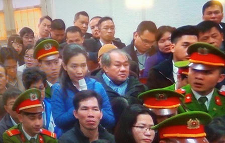 Các nữ bị cáo khóc nức nở tại tòa, Phạm Công Danh được di lý tham dự phiên xử