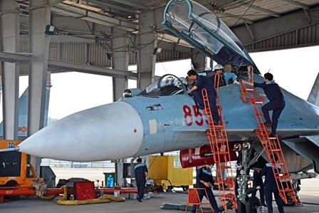 Xem máy bay chiến đấu diễn tập