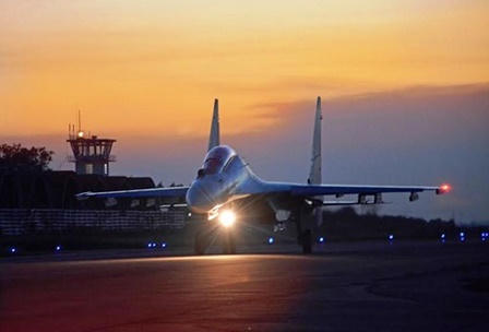 Xem máy bay chiến đấu diễn tập