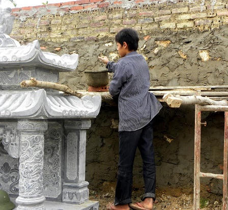 Buồn vui làng phu mộ