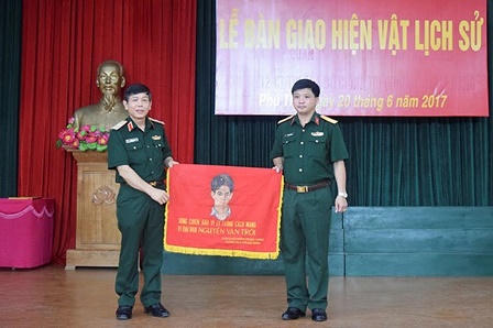 Kỷ vật “Lá cờ giải phóng” của Trung đoàn 98 anh hùng