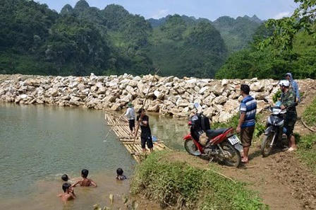 Huyền bí hang Pác Ả