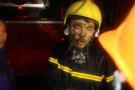 Giải cứu 7 nạn nhân mắc kẹt trên nhà cao tầng trong đêm bão