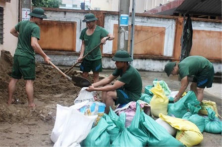 Quân đội huy động hàng trăm nghìn người cứu nạn sau bão số 2