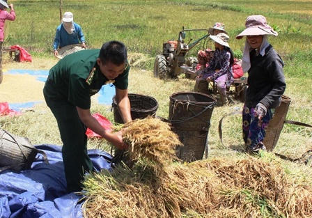 Chung tay với thanh niên biên giới xây dựng phong trào Đoàn