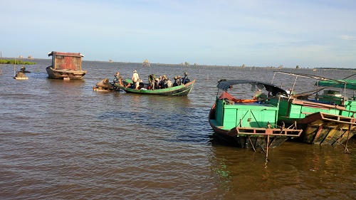 Cuộc sống cần lao của ngư dân trên cửa biển Ba Lạt