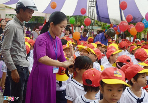 Hình ảnh ấn tượng về lễ khai giảng trên cả nước