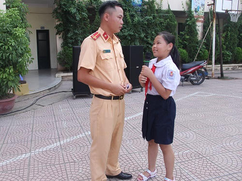 CSGT Hà Nội cùng Sở GD&ĐT tuyên truyền pháp luật về ATGT